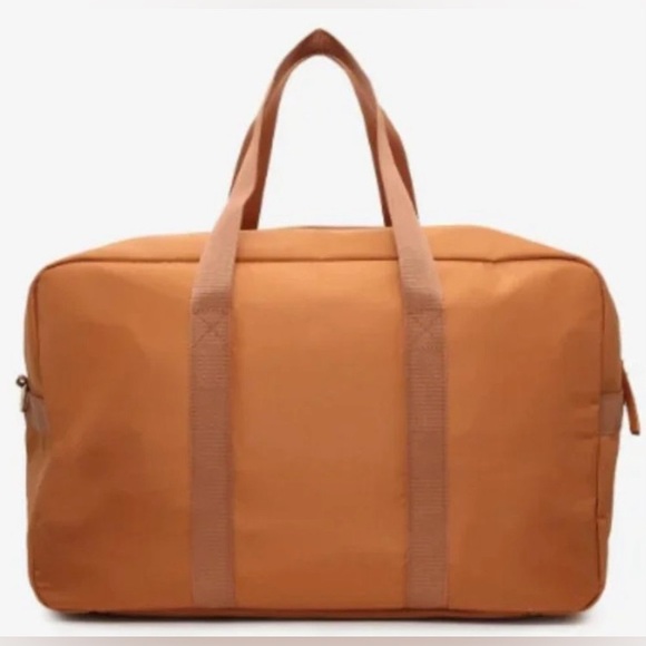 NWT DSW Travel Fall/Winter Weekender Duffle Bag with Removable Faux Sherpa Pouch - Picture 4 of 11